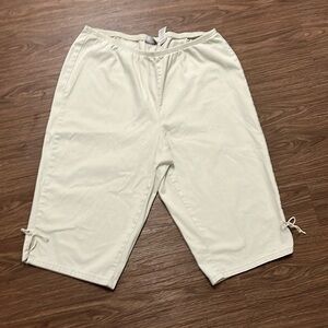 2X JMS KAKHI COLOR ,COMFY CAPIS!🌺 Perfect for play/ work/ travel!😁👍